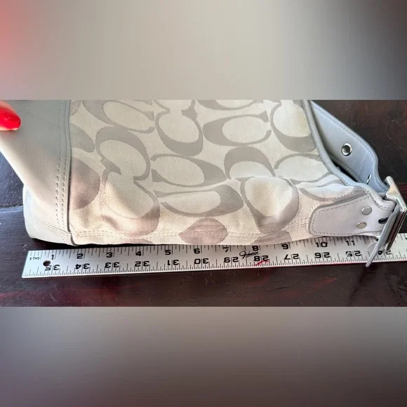 Coach EUC Gray Signature C’s Jacquard
canvas & leather Shoulder Bag - Picture 13 of 15